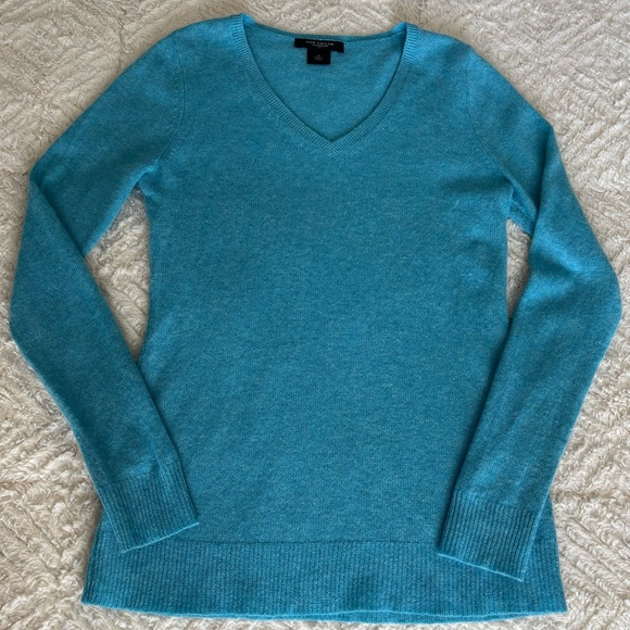 Ann Taylor Cashmere Turquoise V-Neck Women’s Sweater size: XS - Picture 7 of 8